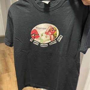 Supreme “it gets better every time” shirt size M